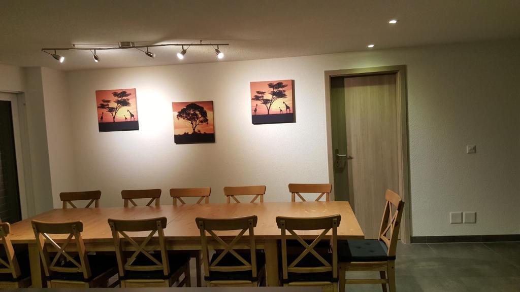 Posezení v ubytování Attika Wohnung Spiez