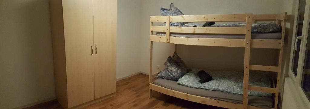 Postel nebo postele na pokoji v ubytování Attika Wohnung Spiez