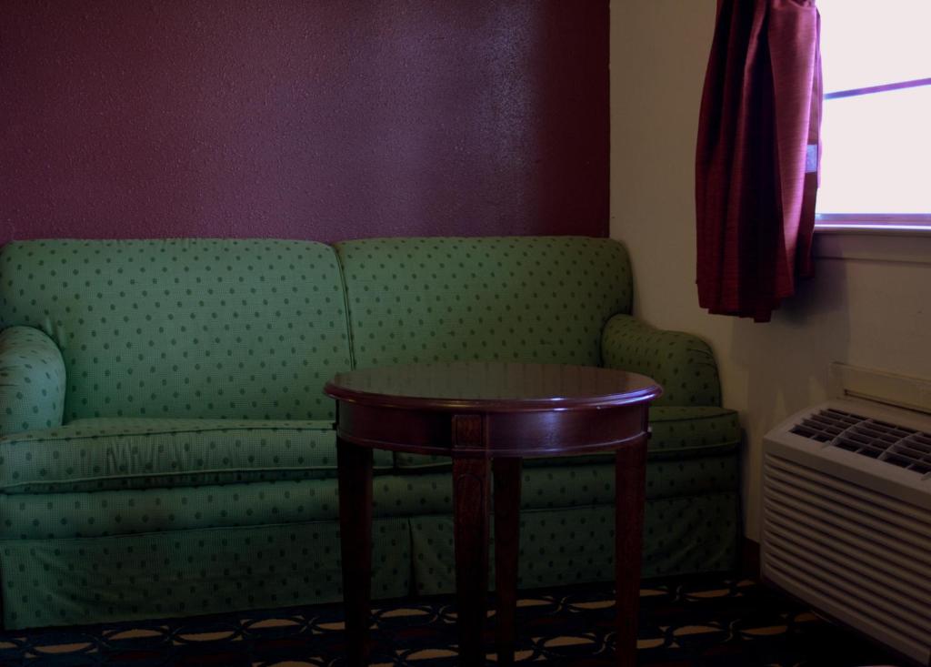 Posezení v ubytování Somerville Inn and Suites