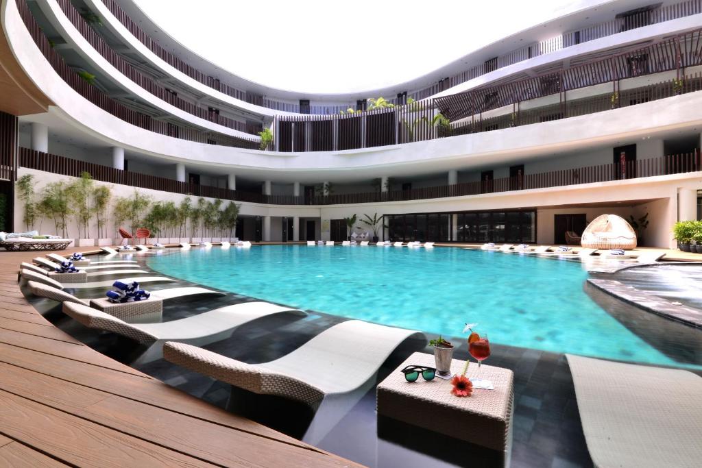 A piscina em ou perto de Hue Hotels and Resorts Boracay Managed by HII