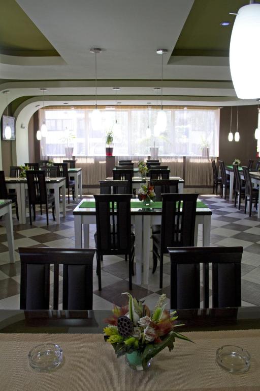 Restaurace v ubytování Garni Hotel Tri O