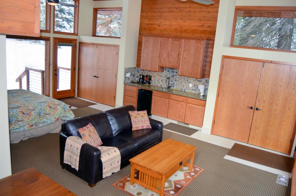 Kuchyň nebo kuchyňský kout v ubytování Montecito Sequoia Lodge