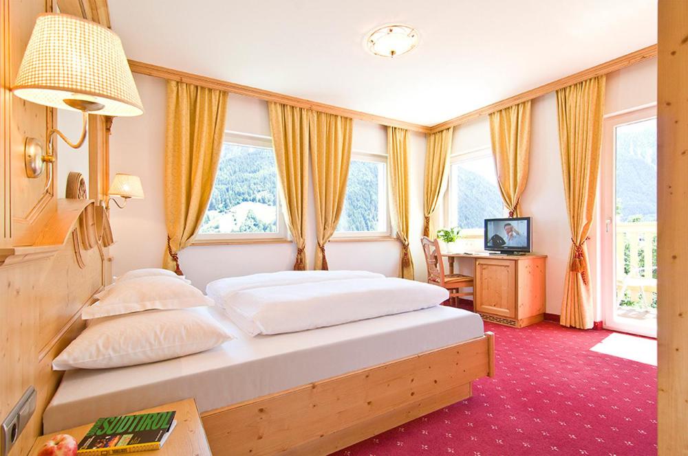 Postel nebo postele na pokoji v ubytování Hotel Sonne