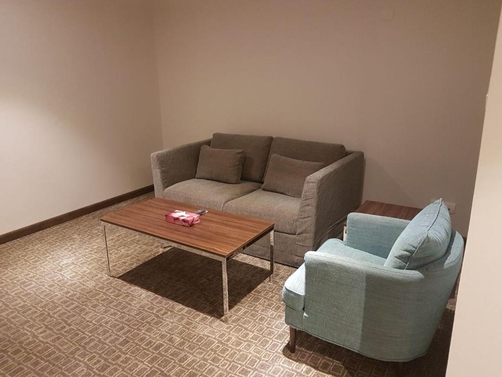 Posezení v ubytování Snaf Inn ِAzizia Hotel