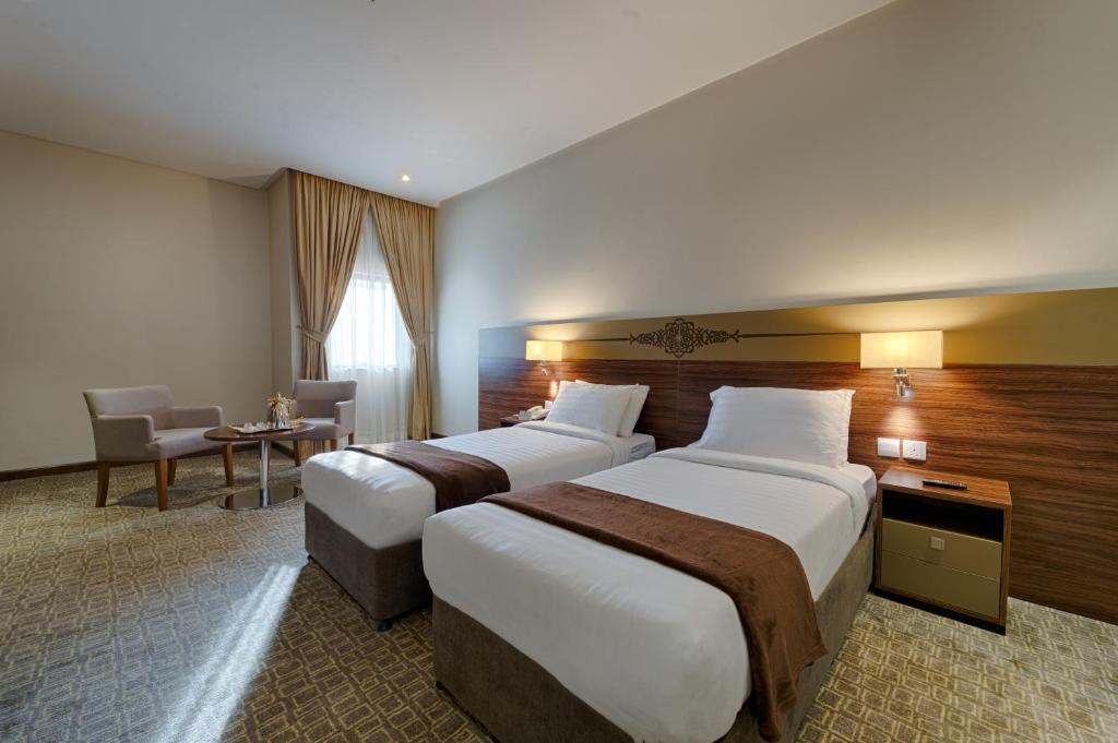 Postel nebo postele na pokoji v ubytování Snaf Inn ِAzizia Hotel