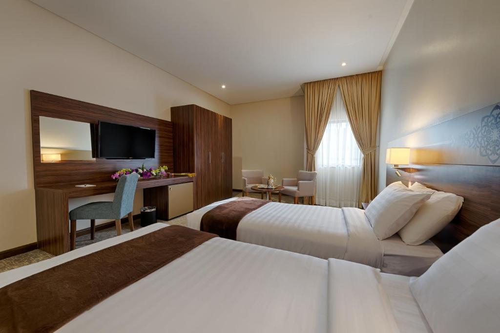 Postel nebo postele na pokoji v ubytování Snaf Inn ِAzizia Hotel