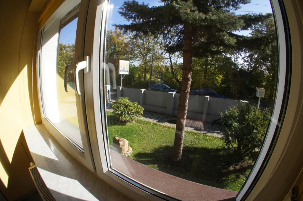 Vonkajšia záhrada v ubytovaní Nest Nocleg Poznań