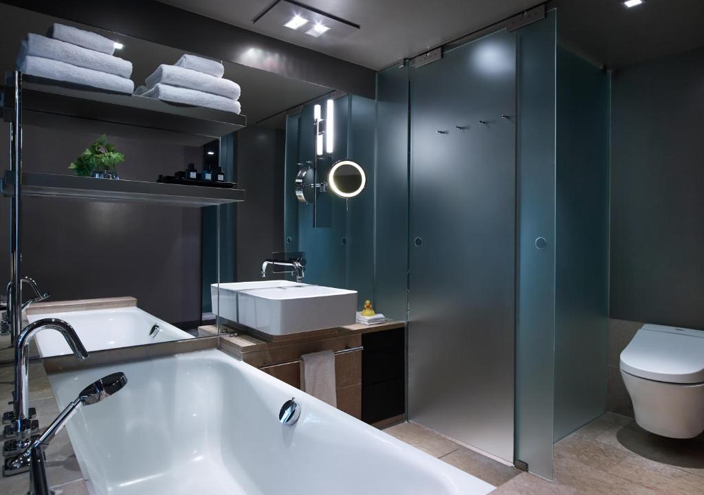 Koupelna v ubytování Sofitel Munich Bayerpost