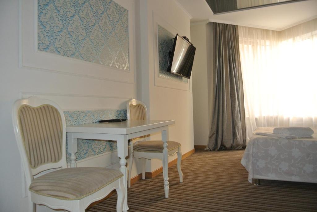 TV a/nebo společenská místnost v ubytování Mini Hotel on Poznyaky