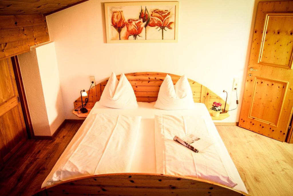 Postel nebo postele na pokoji v ubytování PEOPLE'S Hotel