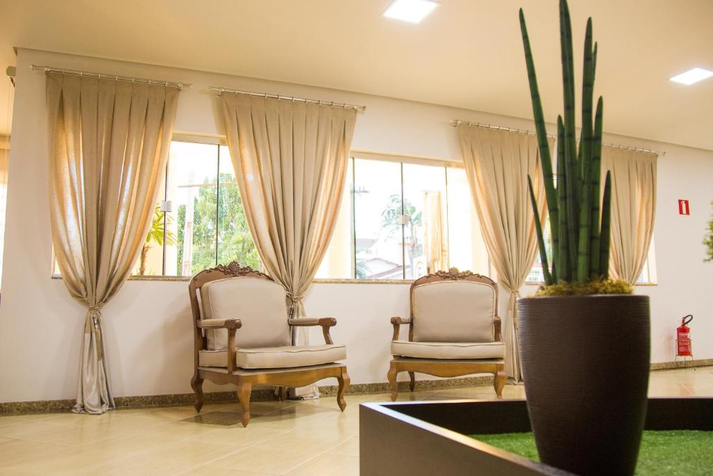 Posezení v ubytování Dois Vizinhos Palace Hotel