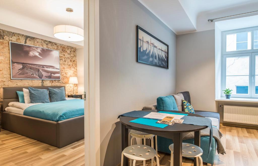 Colonel Suites & Apartments - One-Bedroom Apartment