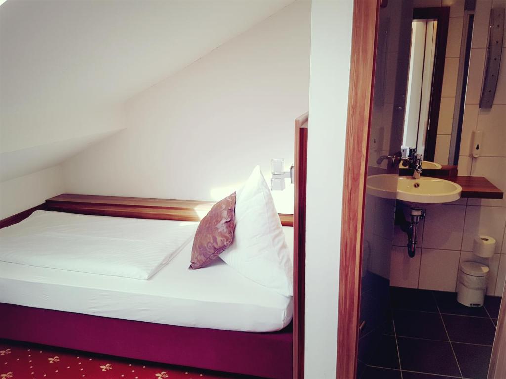 Postel nebo postele na pokoji v ubytování Hotel Spechtshaardt
