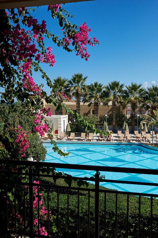 Bazén v ubytování Rethymno Palace nebo v jeho okolí
