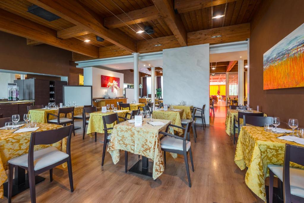 Restaurace v ubytování Hotel Viest