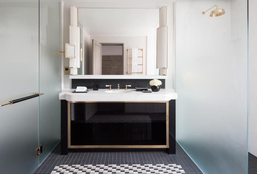 Four Seasons Hotel London at Tower Bridge