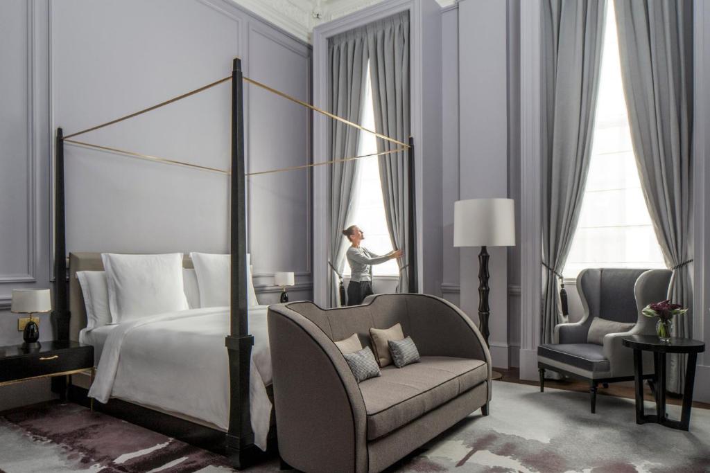 Four Seasons Hotel London at Tower Bridge - 