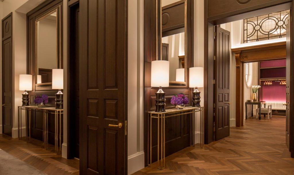Four Seasons Hotel London at Tower Bridge - 