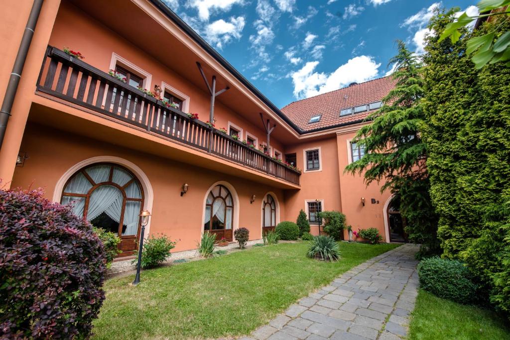 Zahrada ubytování Hotel Octarna - Free parking
