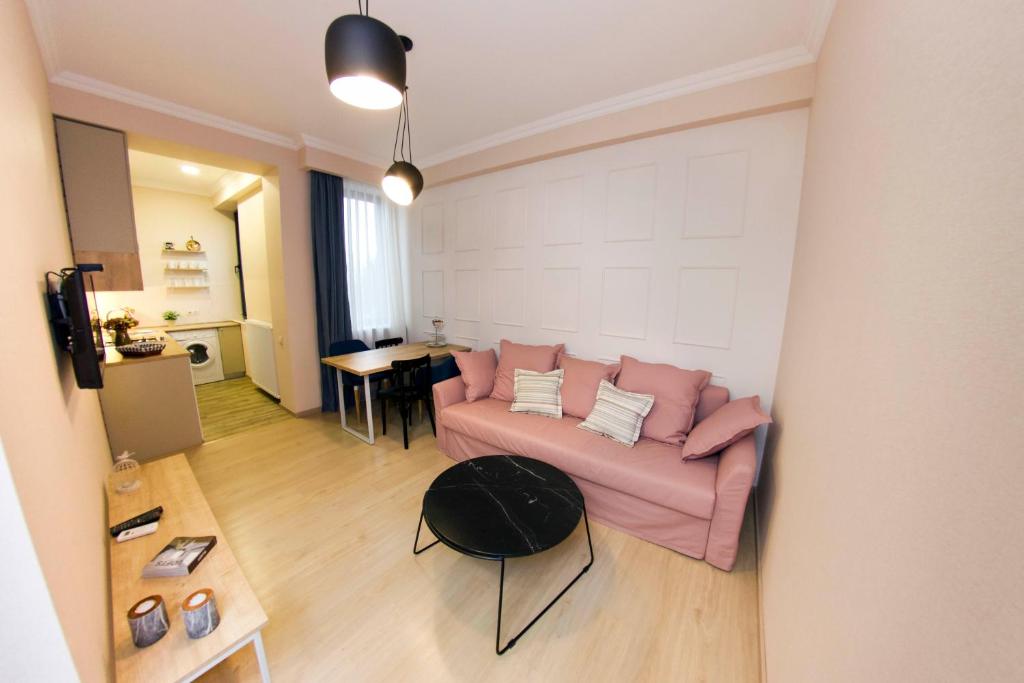 Cozy small apartment near old town - отзывы и видео