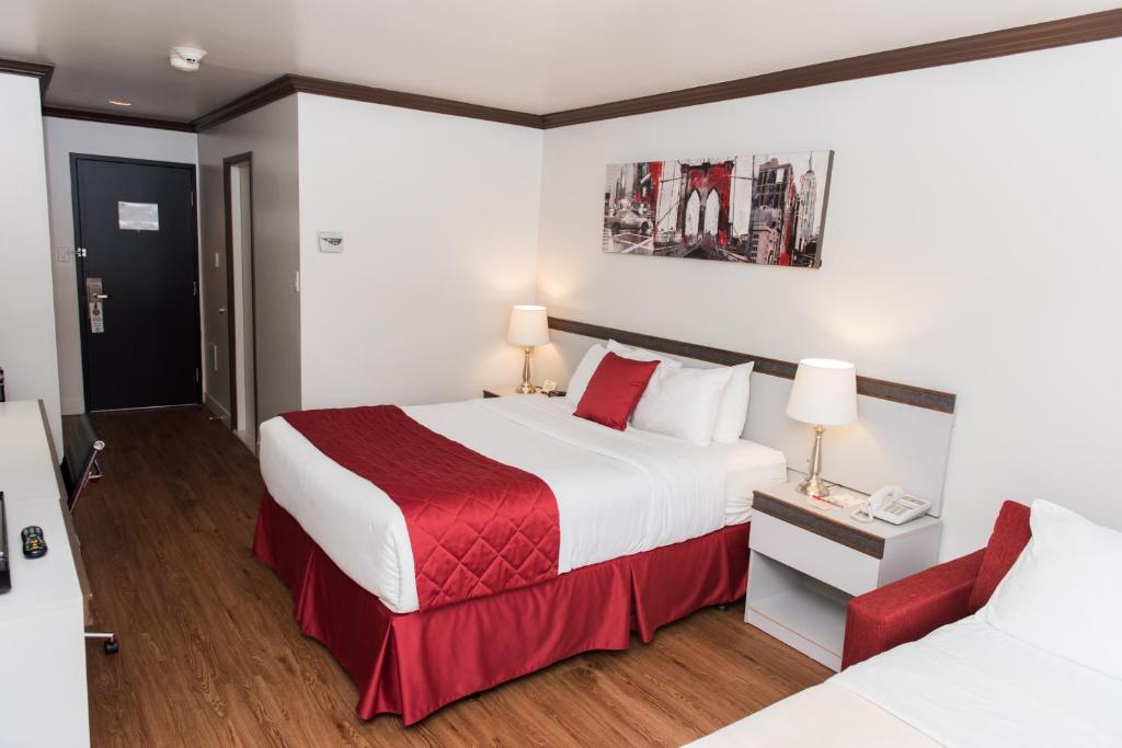 Postel nebo postele na pokoji v ubytování Hôtel Le Floral