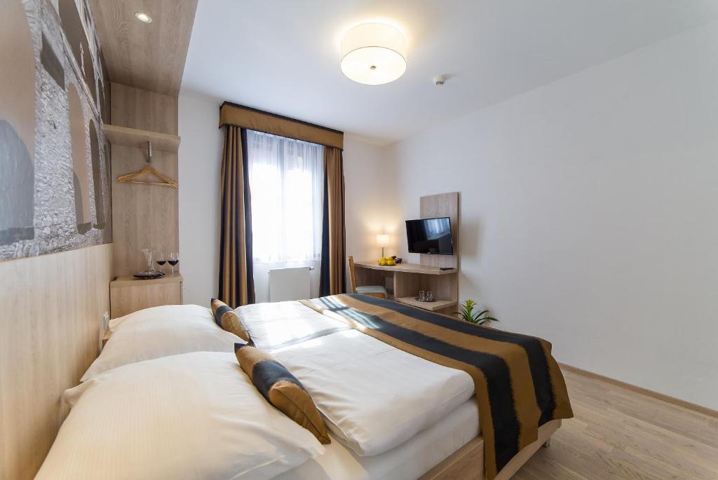 Garni hotel Castle Bridge - 7