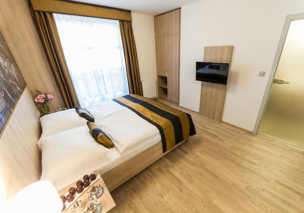 Garni hotel Castle Bridge - 19