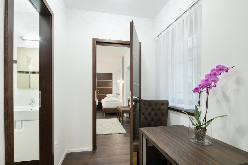 Posteľ alebo postele v izbe v ubytovaní Paulay Downtown Apartments