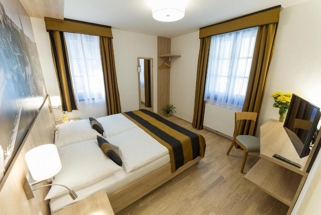 Garni hotel Castle Bridge - Deluxe Double Room With River View