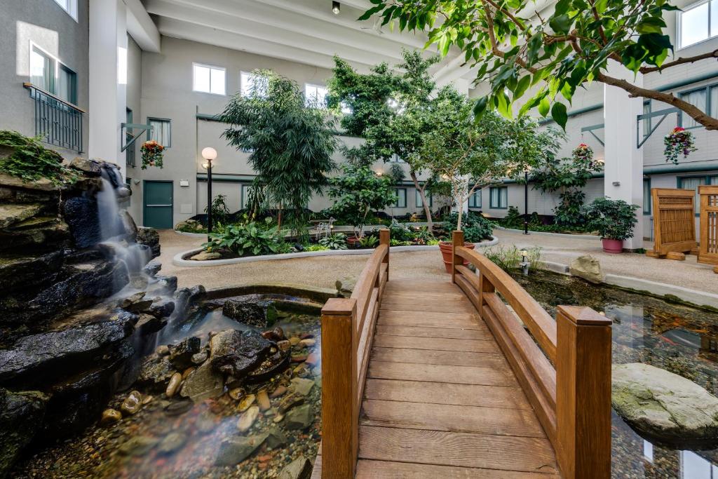 Zahrada ubytování Heritage Inn Hotel & Convention Centre - Taber