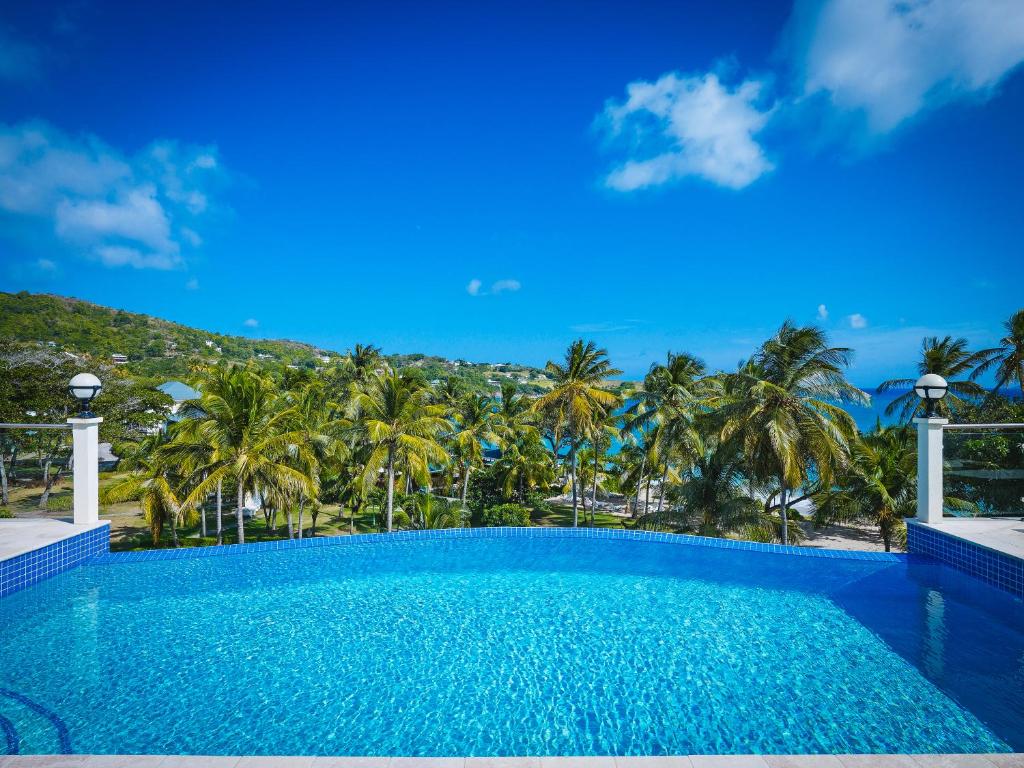 Bazén v ubytování Bequia Beach Hotel - Luxury Boutique Resort nebo v jeho okolí