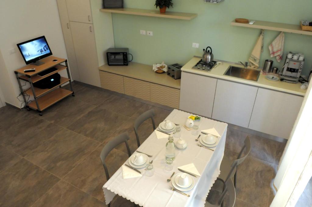 Kuchyň nebo kuchyňský kout v ubytování Della torre rooms