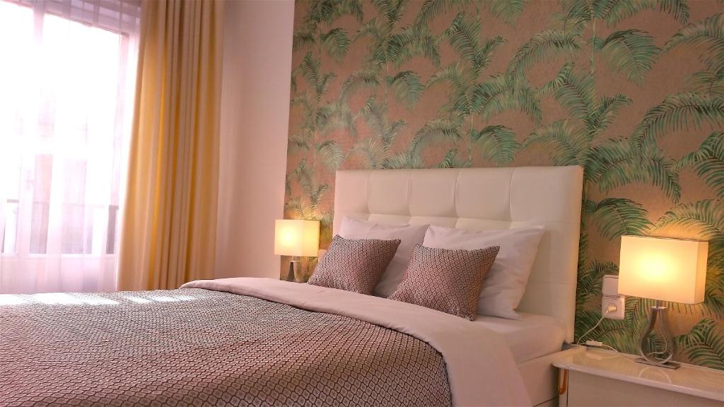 Palacio Apartments Madrid - One-Bedroom Apartment With Balcony