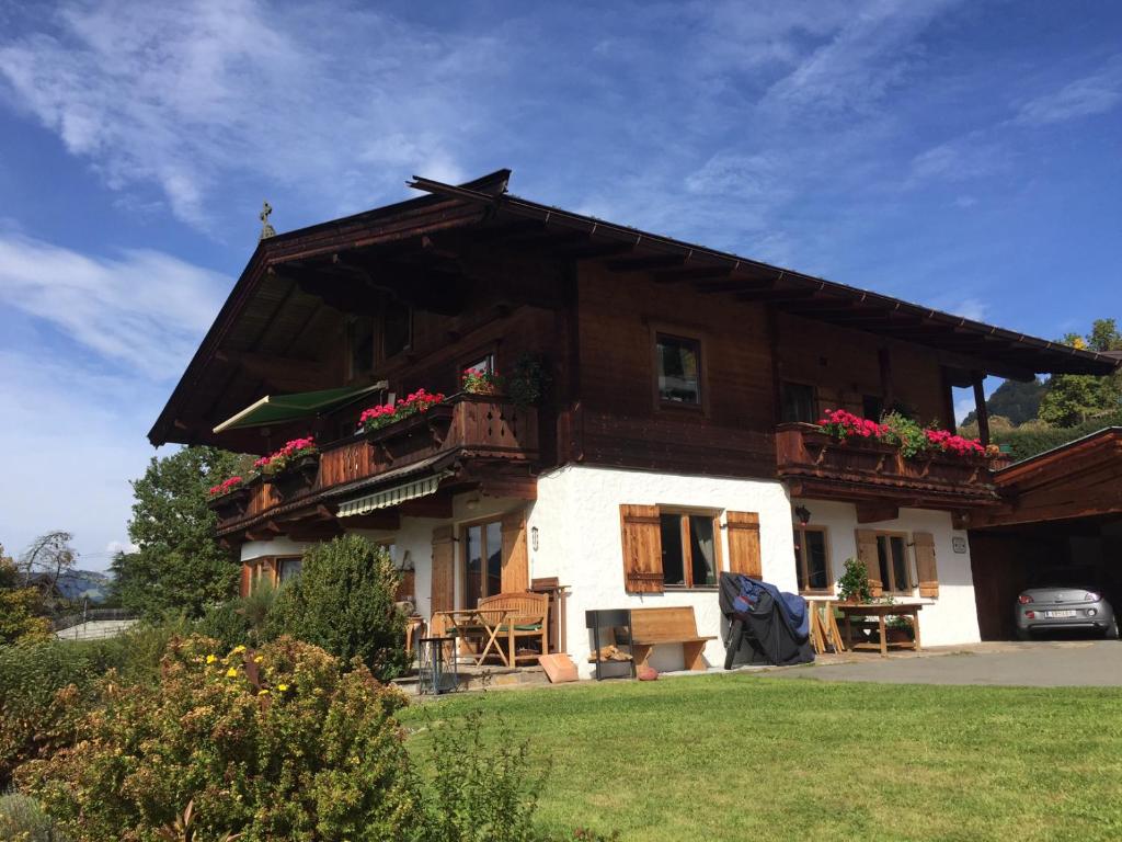 a house with flowers on the front of it at Appartement Aschbach in Kitzbühel