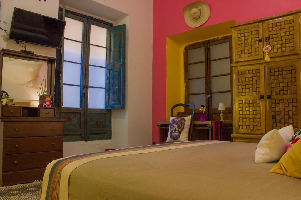 Postel nebo postele na pokoji v ubytování Casona Tlaquepaque Temazcal & Spa
