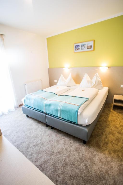 Posteľ alebo postele v izbe v ubytovaní motel22 Parkplatz inklusive