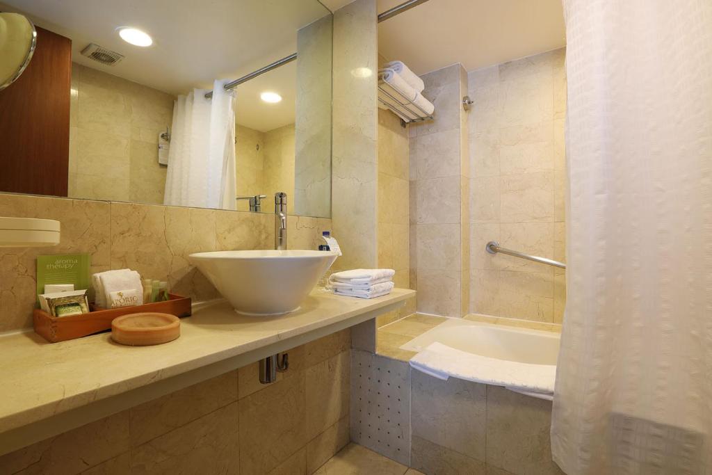 Emporio Reforma - Double Room - Two Double Beds