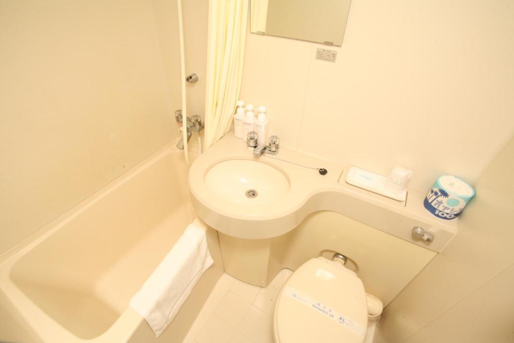 A bathroom at Select Inn Mishima