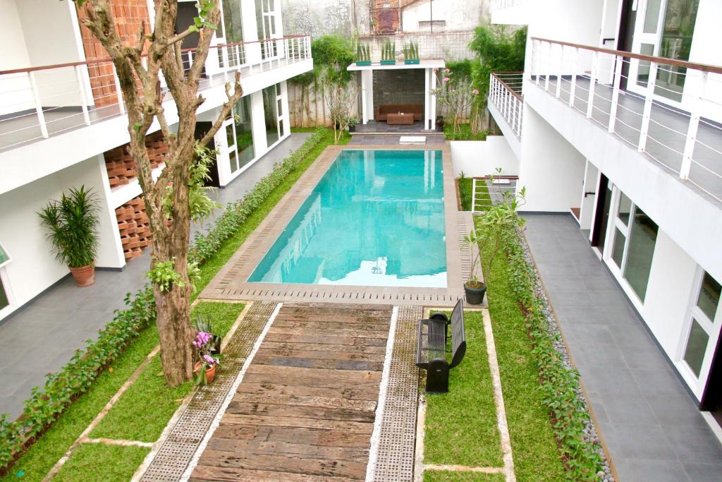 Bazén v ubytování Ampera Avenue Residence nebo v jeho okolí