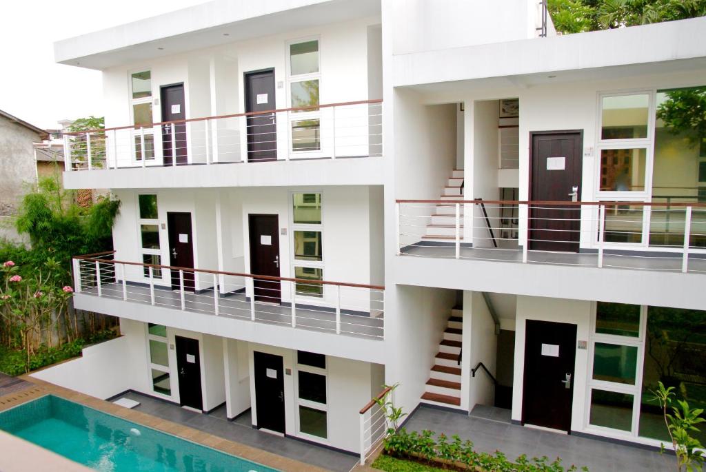 Bazén v ubytování Ampera Avenue Residence nebo v jeho okolí