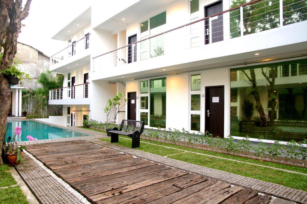 Bazén v ubytování Ampera Avenue Residence nebo v jeho okolí