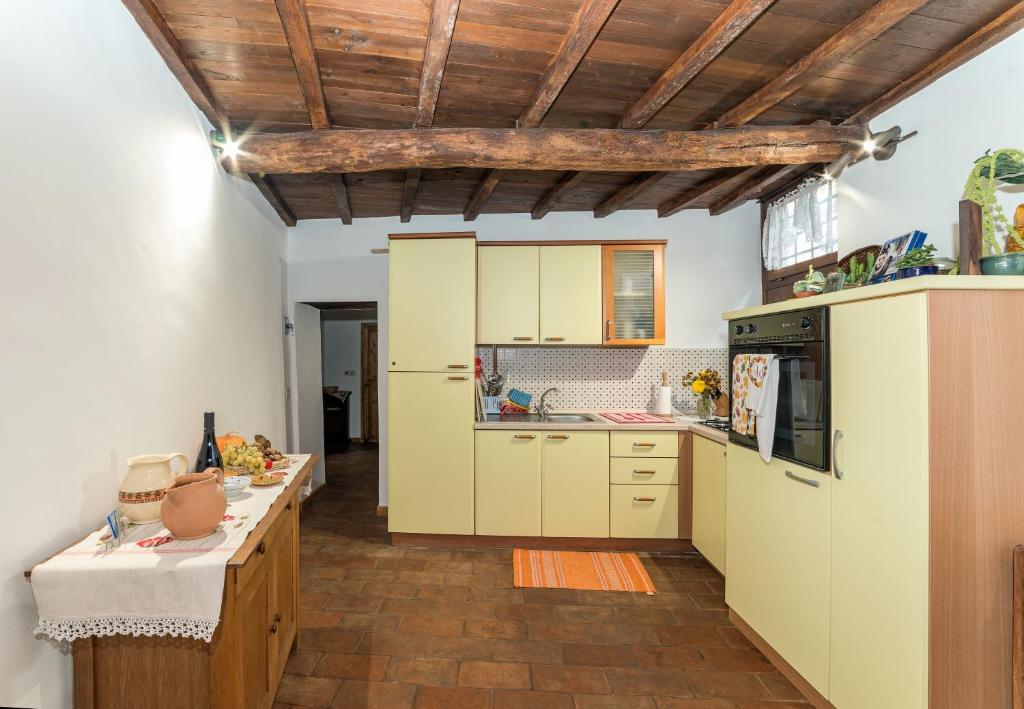 Kuchyňa alebo kuchynka v ubytovaní Casa Roma