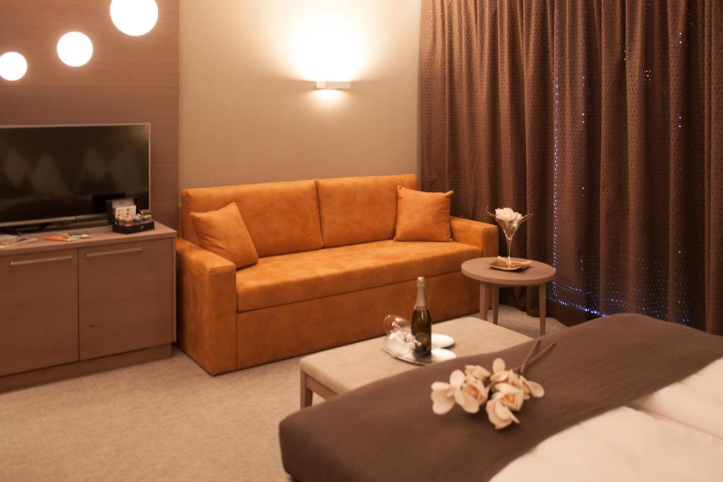 The Lodge Sporthotel - Golfclub Eppan - Deluxe Double Or Twin Room With Garden View