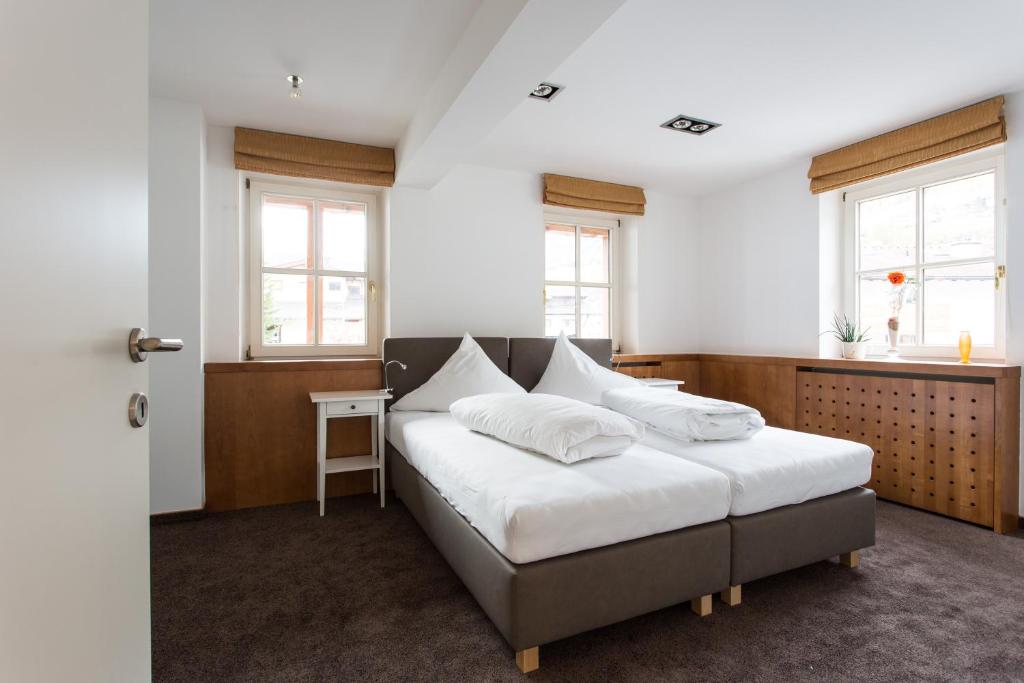 Łóżko lub łóżka w pokoju w obiekcie Hotel Das Zentrum