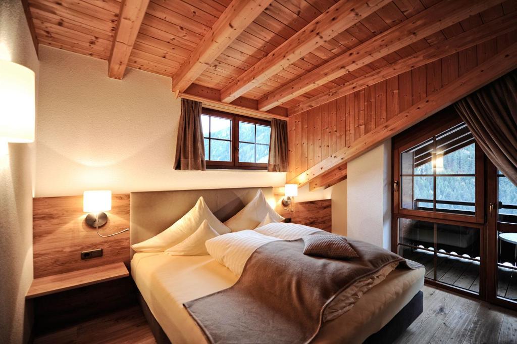 Postel nebo postele na pokoji v ubytování Hotel Dorfstadl