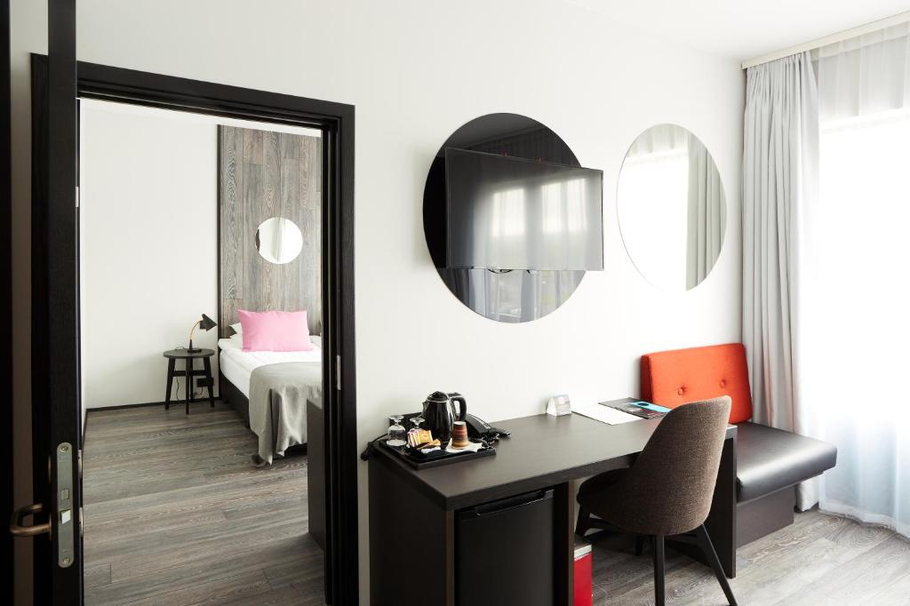 Postel nebo postele na pokoji v ubytování Fosshotel Husavik