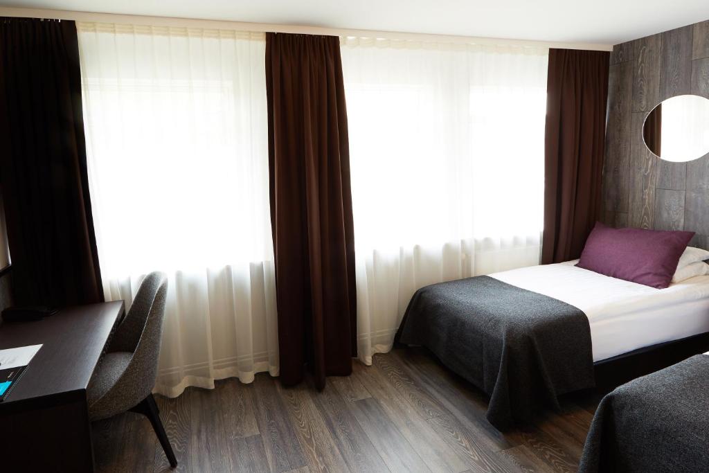 Postel nebo postele na pokoji v ubytování Fosshotel Husavik