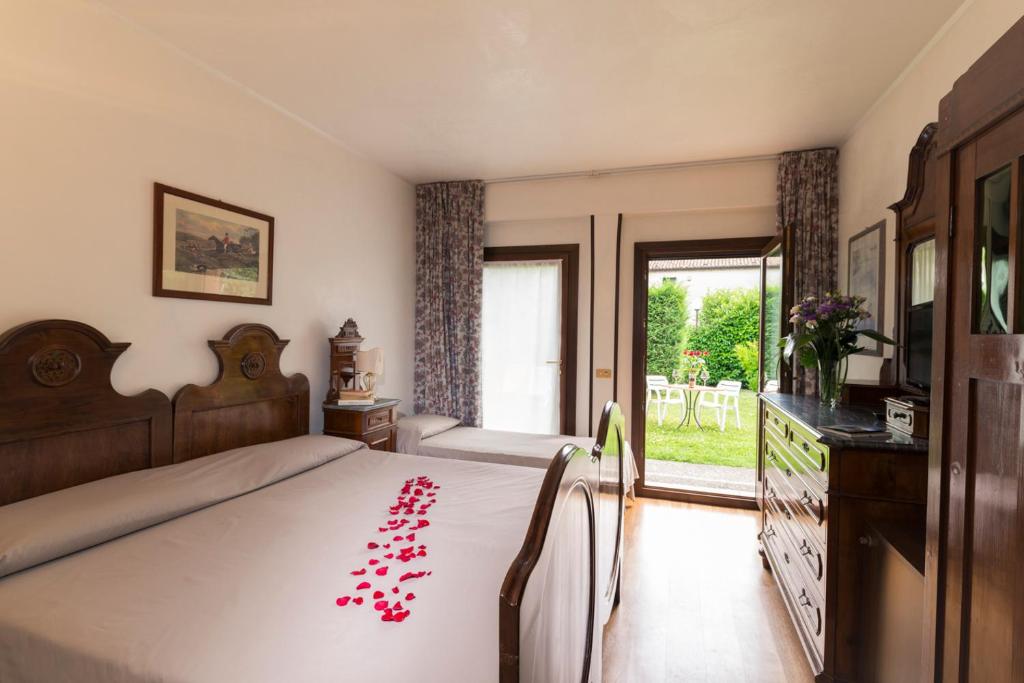 Postel nebo postele na pokoji v ubytování Relais Leon d'Oro