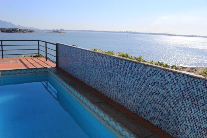 The swimming pool at or near Hospedagem Praia da Costa