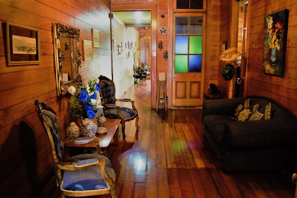 Posezení v ubytování Hostal Aloha Inn
